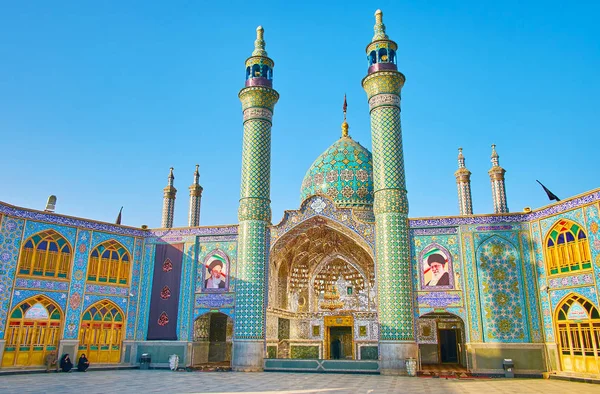 Den fantastiska ingången till Imamzadeh Helal Ali helig helgedom, Aran o — Stockfoto