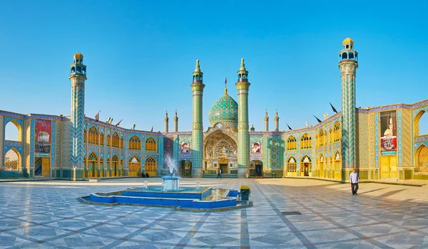 The fountain at Imamzadeh Helal Ali Holy Shrine, Aran o Bidgol, — Stock Photo, Image