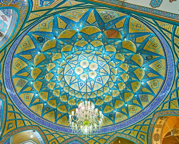 La cúpula interior del Imamzadeh Helal Ali Santuario Santo, Aran o Bidgol — Foto de Stock