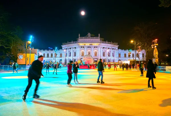 Η δημοφιλής χειμερινή αθλητική ψυχαγωγία στη Βιέννη, Αυστρία — Φωτογραφία Αρχείου