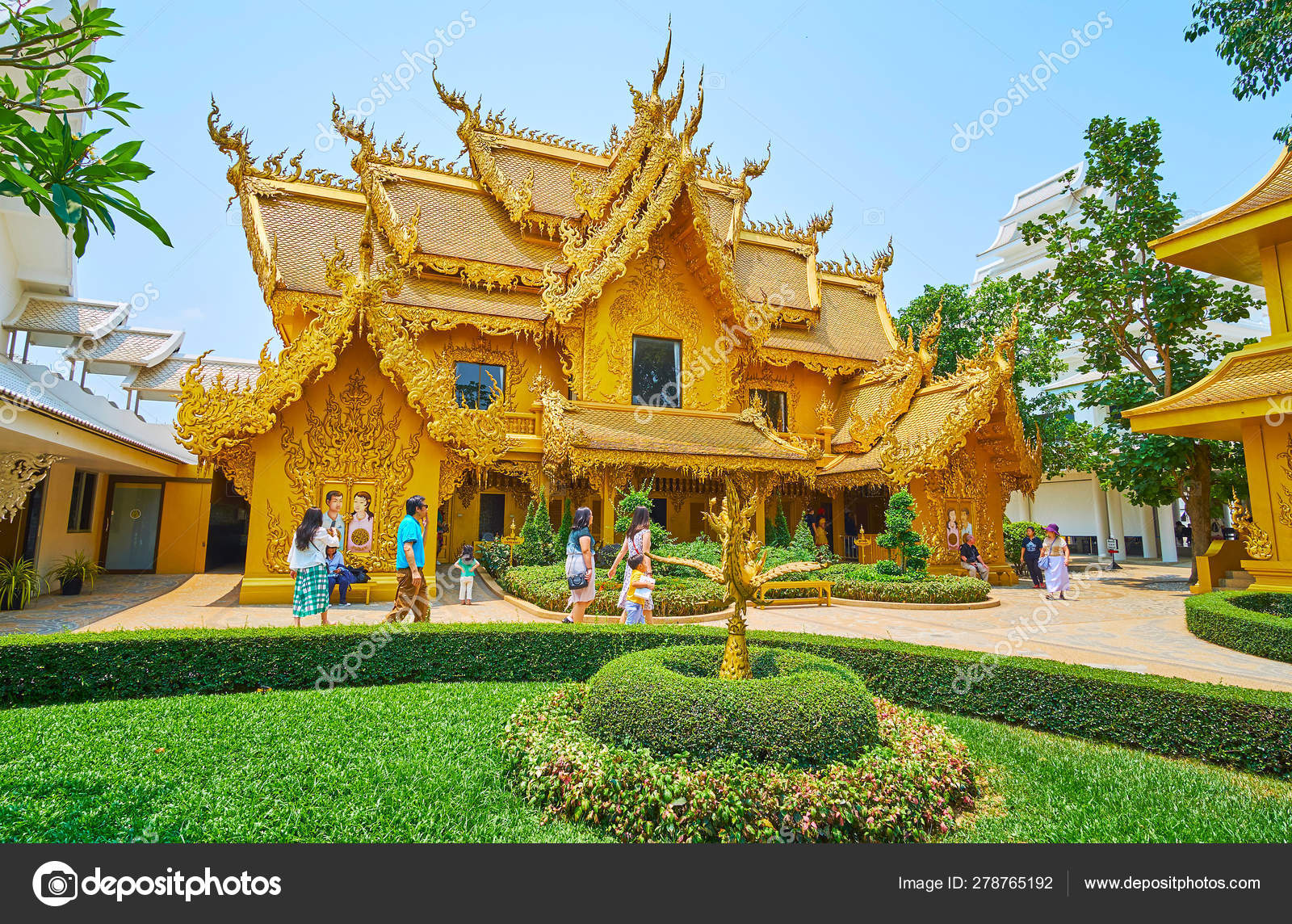 The golden hall of White Temple complex, Chiang Rai, Thailand — Stock ...