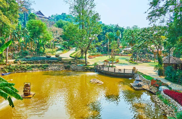 Pequeño lago en Mae Fah Luang, Doi Tung, Tailandia — Foto de Stock
