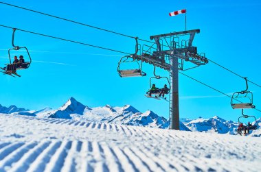 Bakımlı kayak pisti, Schmitten dağı, Zell S ile görünümü