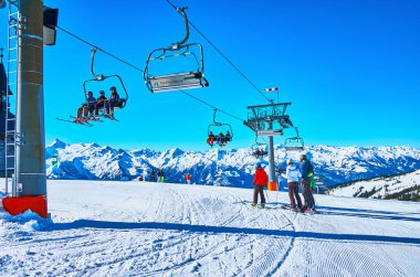 Schmitten dağı üzerinde Kapellenbahn telesiyej, Zell See, Avusturya