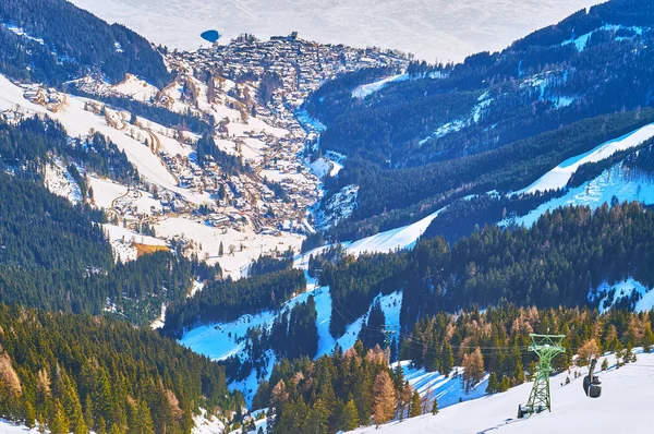 Zell am see resort im Gebirgstal, Österreich — Stockfoto