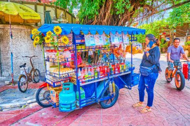 Tekerlekler üzerinde küçük kokteyl bar, Bangkok, Tayland