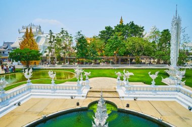 Beyaz Tapınak arazisi, Chiang Rai, Tayland