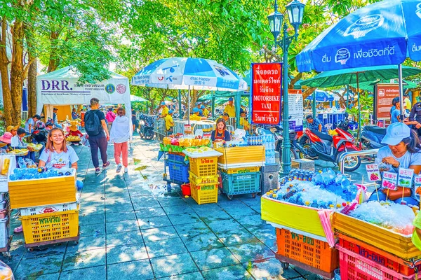 Il mercato spontaneo nel centro di Bangkok, Thailandia — Foto Stock