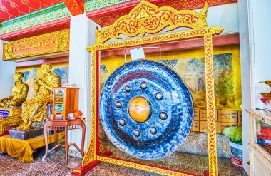 Wat Pho tapınağında metal gong, Bangkok, Tayland