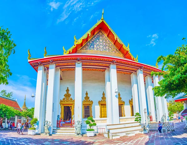La facciata del tempio Viharn Phranorn a Wat Pho, Bangkok, Thailandia — Foto Stock