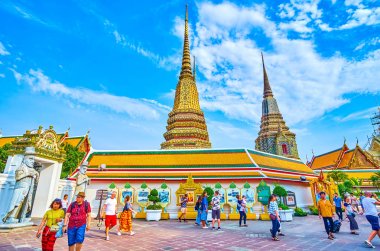 Wat Pho kompleksinde yürüyün, Bangkok, Tayland