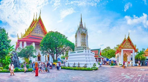 Panorama Wat Pho wewnętrzny dziedziniec w Bangkoku, Tajlandia — Zdjęcie stockowe