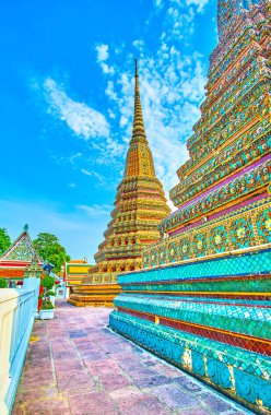 Phra Maha Chedi tapınağının büyük stupas, Wat Pho, Bangkok, Tay