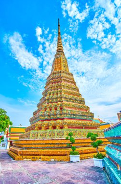 Wat Pho, Bangkok Phra Maha Chedi türbesinin sarı stupası, 