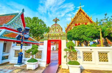 Phra Maha Chedi tapınağının kiremitli kapıları, Wat Pho, Bangkok, Tha