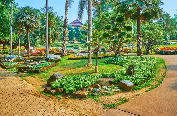 Paisajismo del jardín Mae Fah Luang, Doi Tung, Tailandia — Foto de Stock