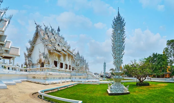 Panorama del Templo Blanco con Pilar Budista, Chiang Rai, Thail —  Fotos de Stock