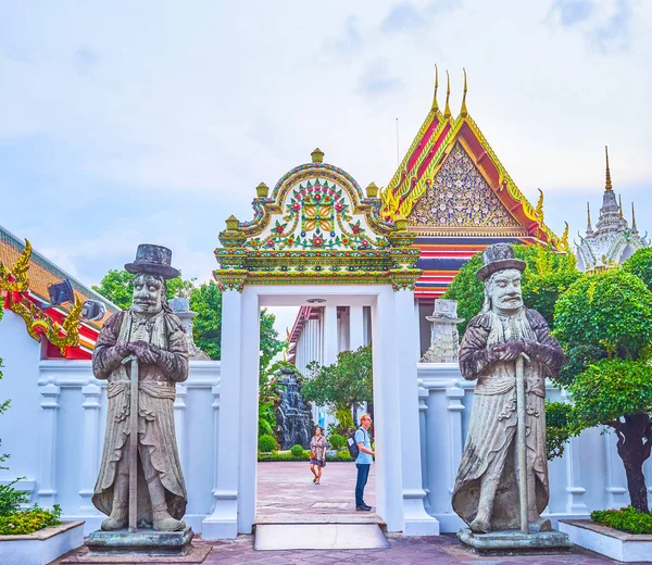 Las puertas pequeñas en el templo Wat Pho, Bangkok, Tailandia —  Fotos de Stock