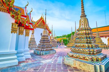 Bangkok, Tayland Wat Pho tapınağın renkli türbeler