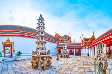 Wat pho kompleksinde Phra Rabiang manastırının küçük avlusu,