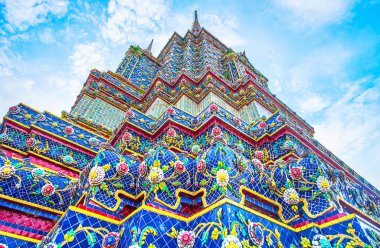 Wat Pho, Bangkok, Tayland büyük stupa sırlı fayans
