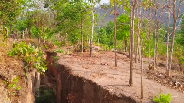 Genom Skogen Platsen För Pai Land Split Den Populära Turistattraktionen — Stockvideo