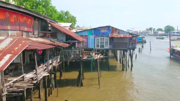 Bangkok Tajlandia Kwietnia 2019 Panorama Chao Phraya Rzeki Starymi Drewnianymi — Wideo stockowe