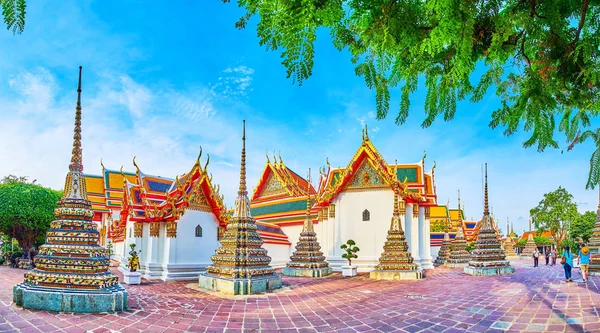 Panorama kolorowych pagody Wat Pho, Bangkok, Tajlandia — Zdjęcie stockowe
