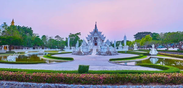 Panorama dari White Temple di malam hari, Chiang Rai, Thailand — Stok Foto