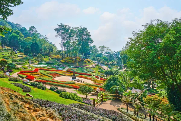 El paseo de un día en el jardín de Mae Fah Luang, Doi Tung, Tailandia — Foto de Stock