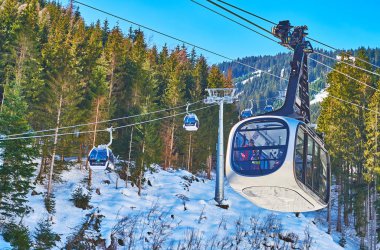 Schmitten dağının hava tramvayve teleferik gondolları, Zell See, 