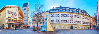 Stadtplatz meydanının geniş panoraması, Zell See, Avusturya