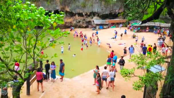 Phang Нга Таїланд Квітень 2019 Туристи Піщаному Пляжі Острова Джеймса — стокове відео