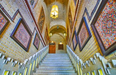 Eski halı galerisi koridoru, Şiraz, İran