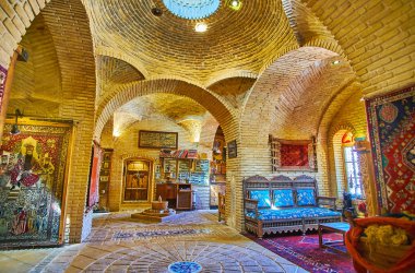 Eski halı çarşısalonu, Şiraz, İran