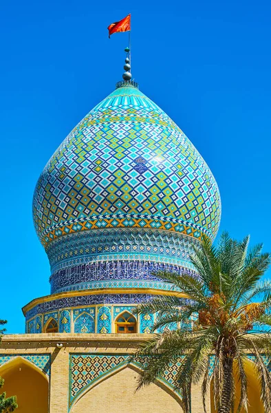 Ali İbn Hamzeh Kutsal Türbesi'nin kubbesi, Şiraz, İran
