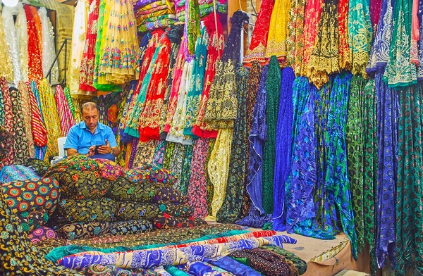 Textiles en Vakil Bazaar, Shiraz, Irán — Foto de Stock