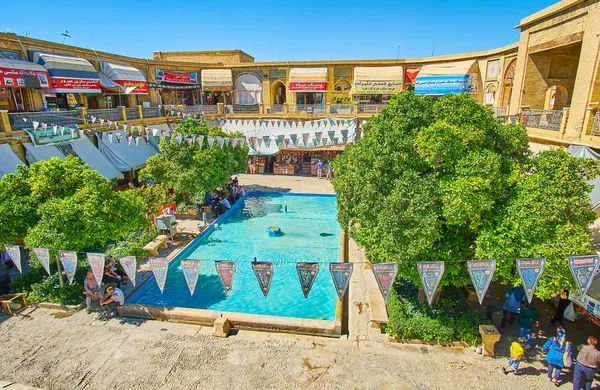 Saraye Moshir Bazaar'ın üst terası, Şiraz, İran