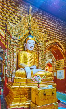 Thanboddhay Pagoda, Monywa, Myanmar'da süslü Buddha Resmi