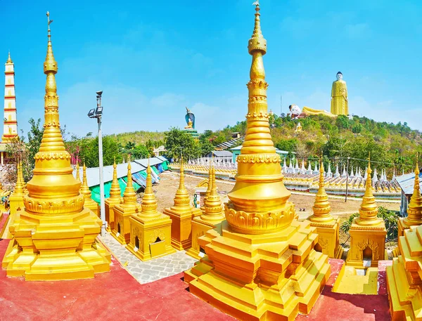 The pilgrimage to Maha Bodhi Ta Htaung Monastery, Monywa, Myanma — Stock Photo, Image