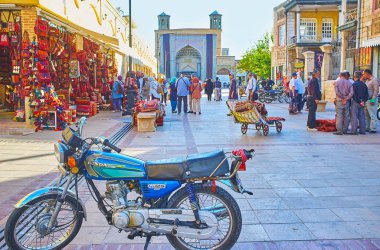 Pazar sokakta vintage bisiklet, Şiraz, İran