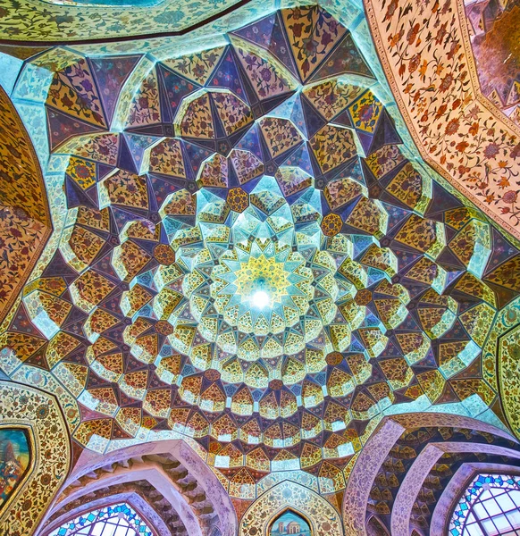 The inner dome of Pars Museum, Shiraz, Iran — Stock Photo, Image