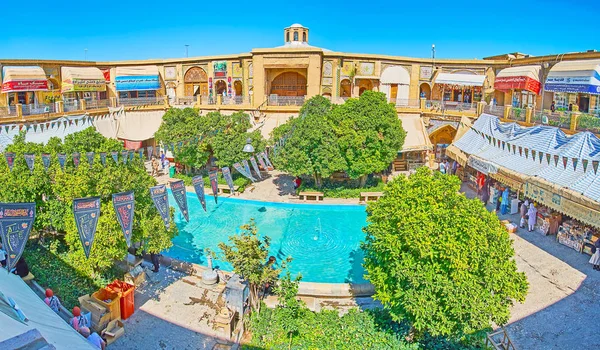 Panorama di Saraye Moshir Bazaar e del suo giardino, Shiraz, Iran — Foto Stock