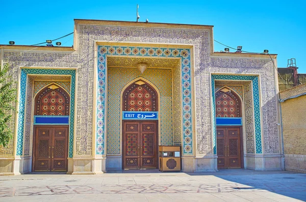 The exit portal of Shah Cheragh Holy Shrine, Shiraz, Iran — Stock Photo, Image