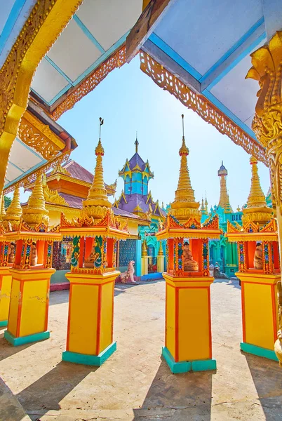 Buda Görüntüleri ile sütunlar, Thanboddhay manastırı, Monywa, M