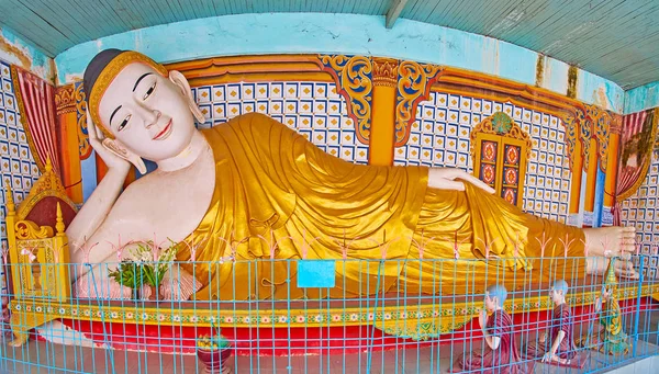 Liegender Buddha im Schrein der Thanboddhay-Pagode, Monywa, Myanma — Stockfoto