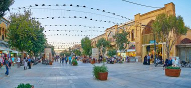 Zand panoraması sokak yürümek, Şiraz, İran