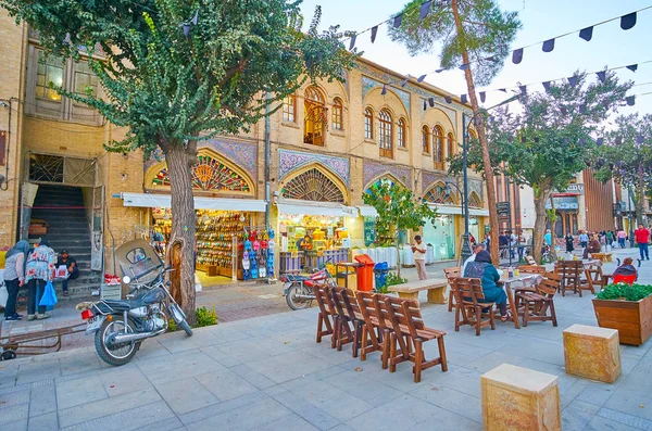 Cafés de rua em Zand street, Shiraz, Irão — Fotografia de Stock