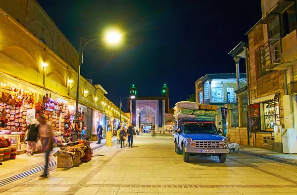 Avond in de straat van Vakil Bazaar, Shiraz, Iran — Stockfoto