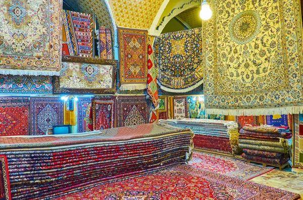 Il mercato dei tappeti, Shiraz, Iran — Foto Stock